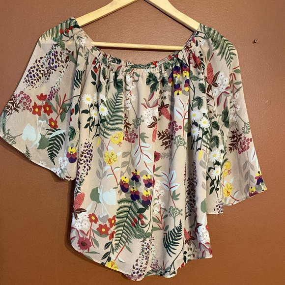 RW & Co. ladies fully lined blouse in size extra small. - Picture 2 of 8